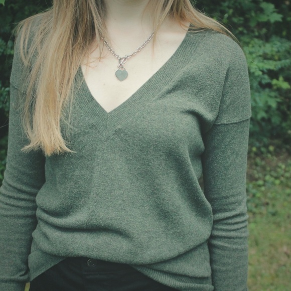 GAP Sweaters - GAP • OLIVE GREEN CASHMERE BLEND SWEATER